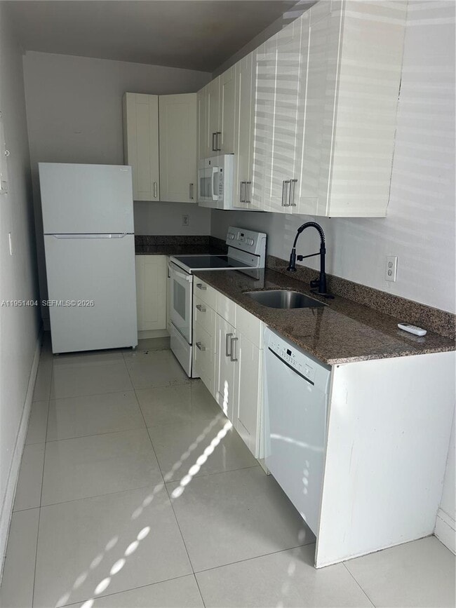 Building Photo - 1501 SE 2nd Ct