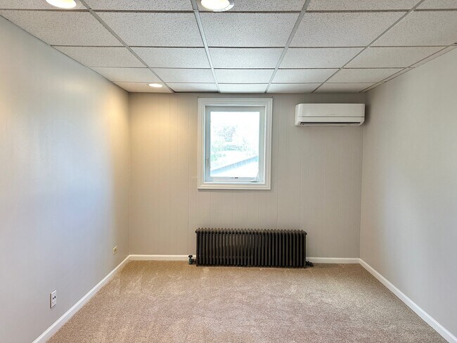 Building Photo - 40 Crystal St