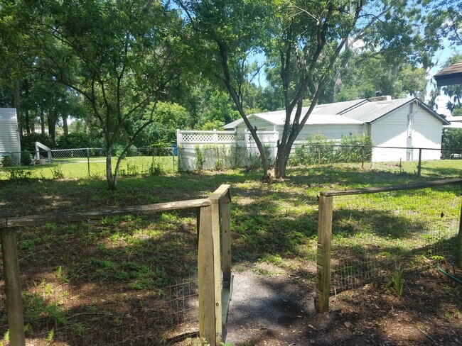 Building Photo - 1-Bedroom, 1-Bathroom Home in Deland - Imm...