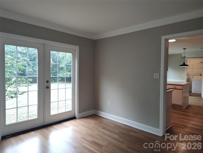 Building Photo - 7413 Doves Nest Cir