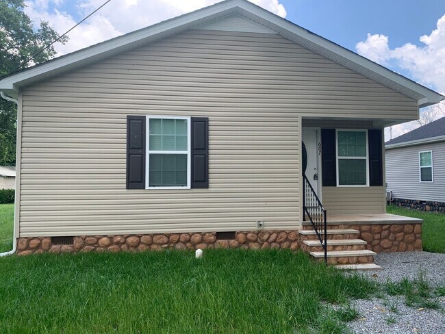 Building Photo - Adorable 3 Bedroom Home in Cowan!