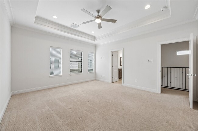 Building Photo - 734 W 20th St