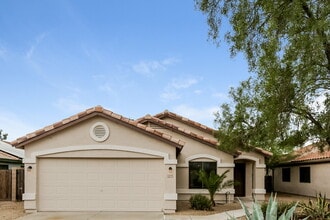Building Photo - 1079 E Yuma Ave