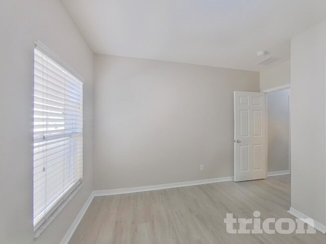 Building Photo - 4925 Rockvale Dr