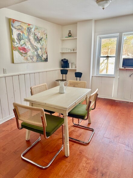 Building Photo - 203-205 Main St