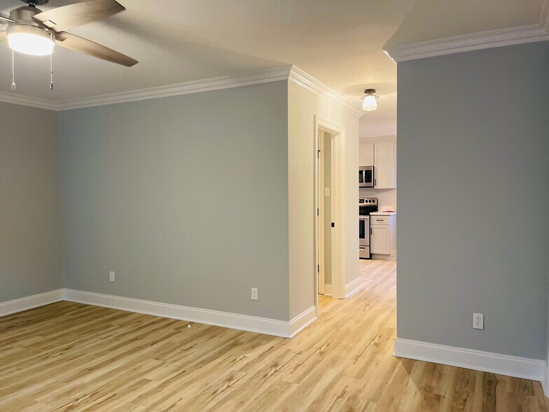 Building Photo - 619 Lavoisier St