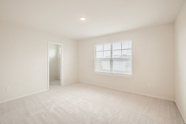 Building Photo - 4 bedroom- 8 miles from Randolph Air Force...