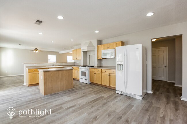 Building Photo - 7837 Candlelight Ln, Fountain, CO, 80817