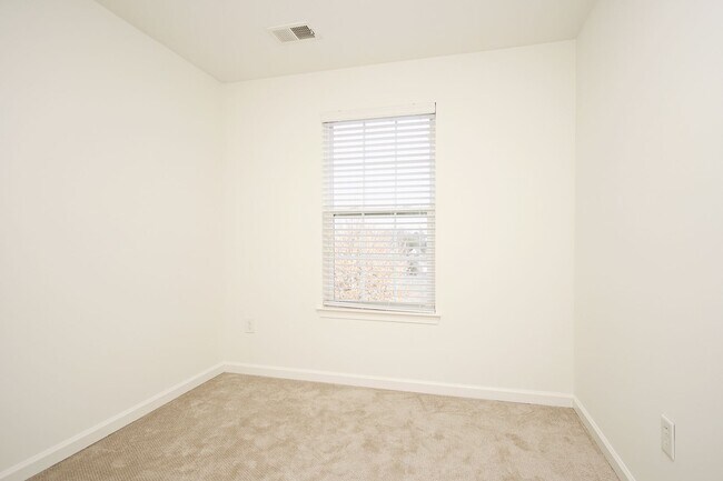 Building Photo - Dog-Friendly Pavilions at Pantops Townhome
