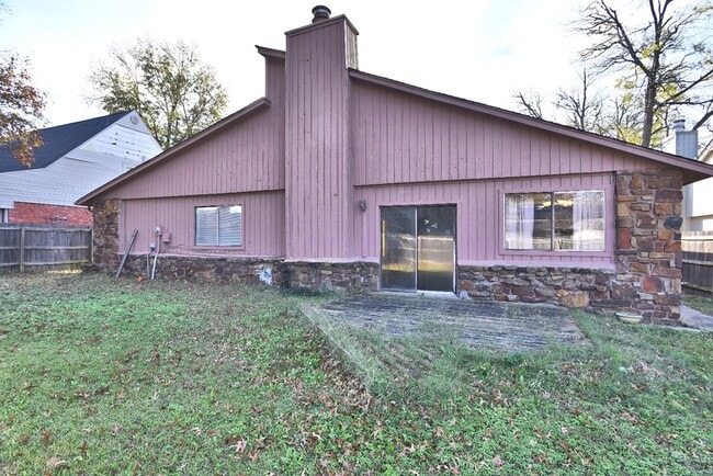 Building Photo - 2208 W Memphis St