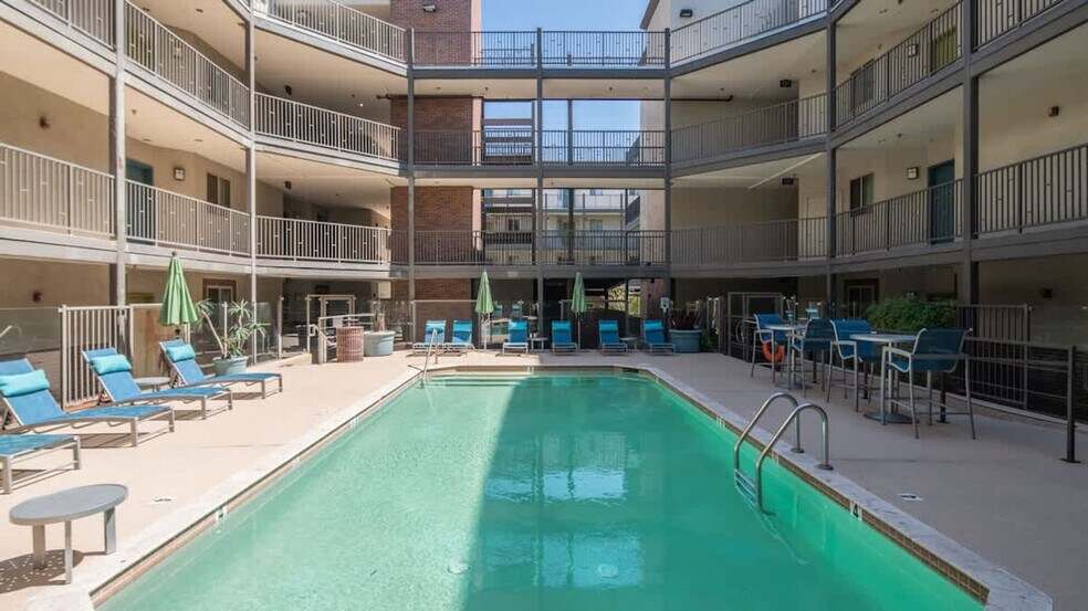 Building Photo - 1275 E University Dr