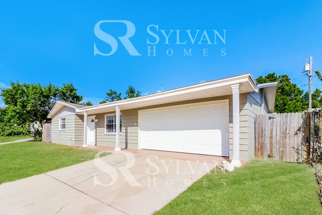 Primary Photo - Lovely 2BR 1BA updated home