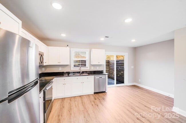 Building Photo - 604 W 8th St