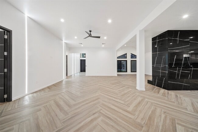 Building Photo - 2438 Carriage Lamp Ln