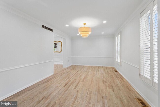 Building Photo - 306 Candlewood Ln