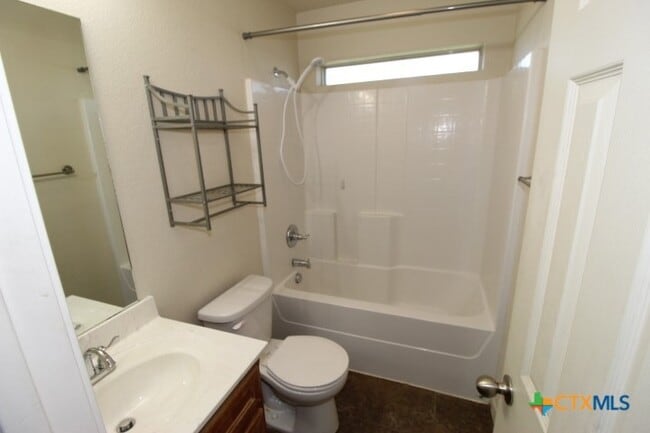 Building Photo - 2813 Settlement Rd