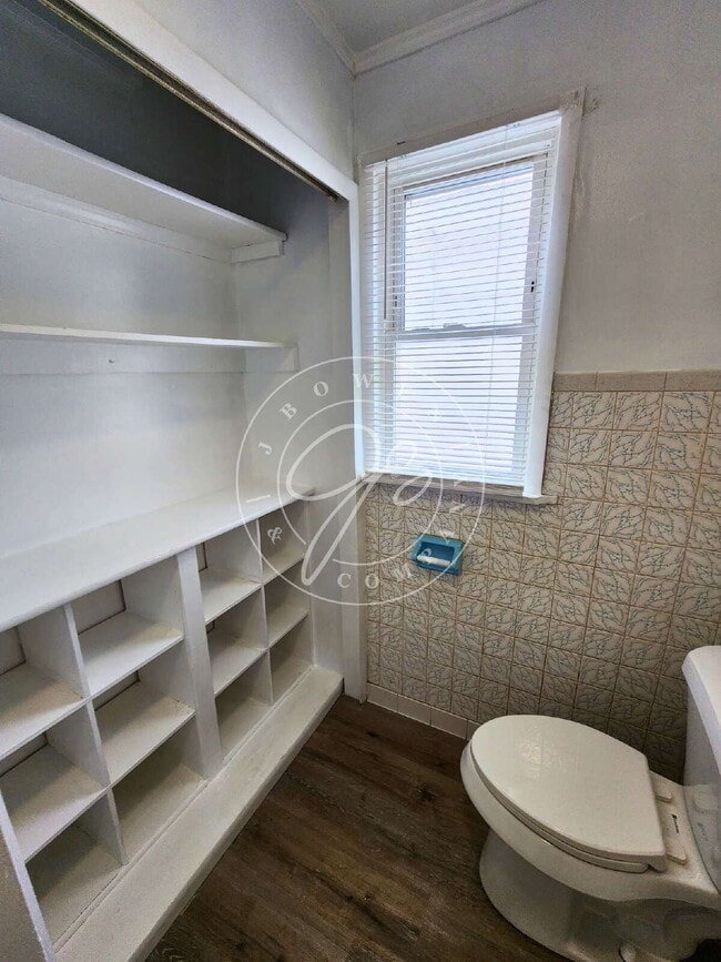 Building Photo - Adorable Updated 3 Bedroom Bungalow Near Downtown & Tony Packo's!