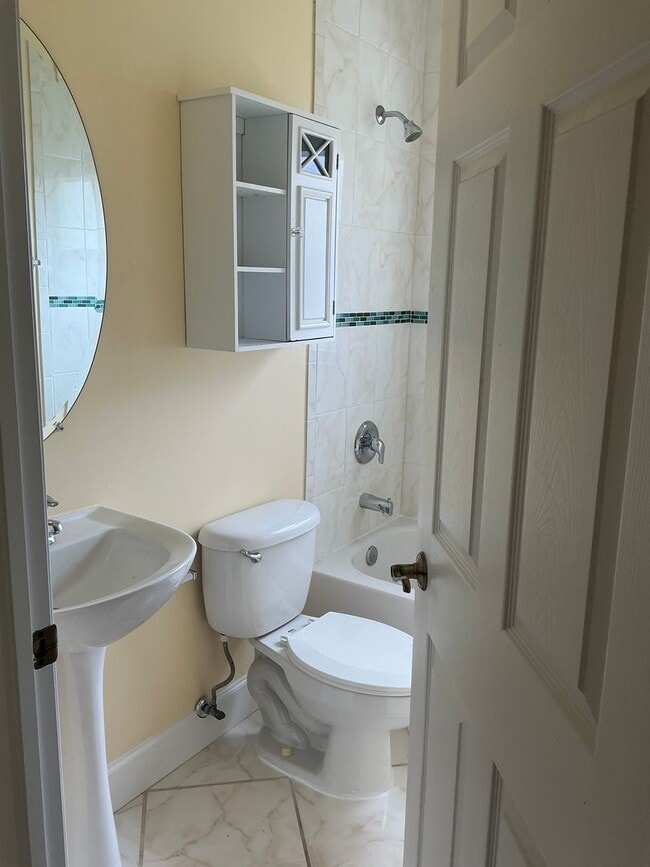 Building Photo - Pool home 4/3/2  Located East of US One  for Rent