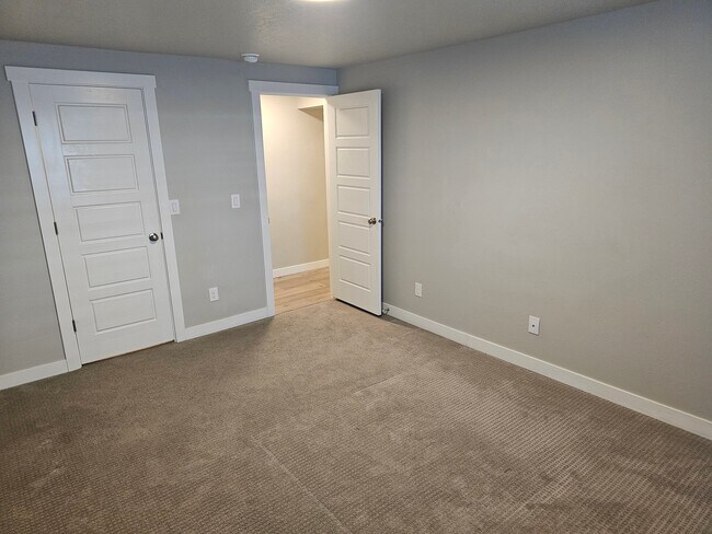 Building Photo - 13067 Twisted Oak Dr