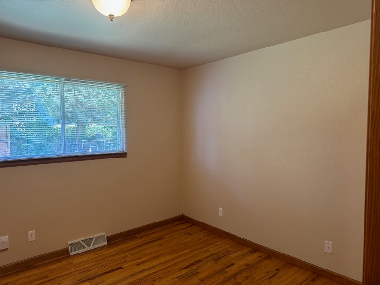 Building Photo - 3843 Capitol Dr