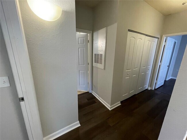 Building Photo - 9093 Lee Vista Blvd