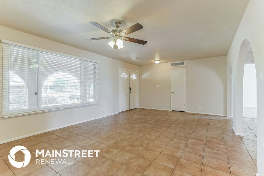 Building Photo - 2515 E Del Rio Dr