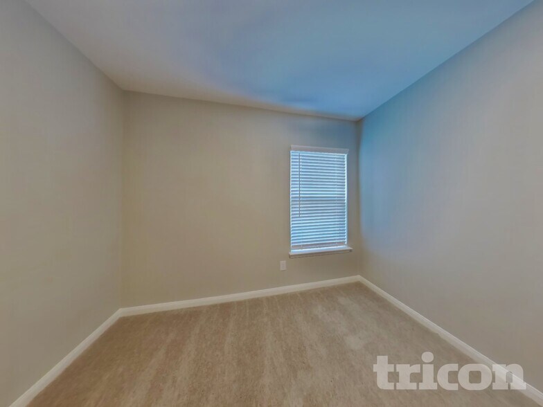 Building Photo - 23048 Shakespeare Dr