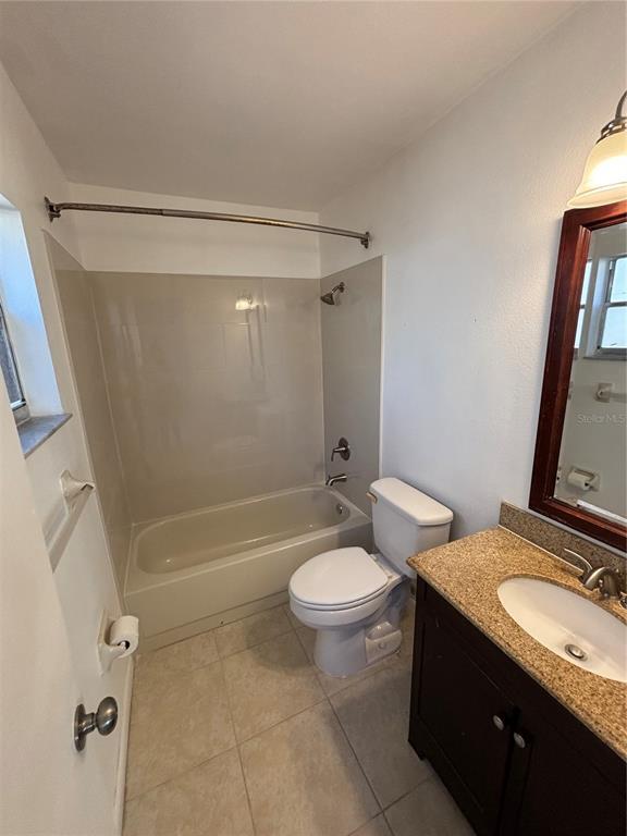 Building Photo - 1761 Lakeview Village Dr