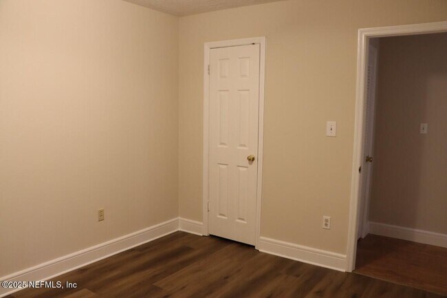 Building Photo - 4347 Clove St