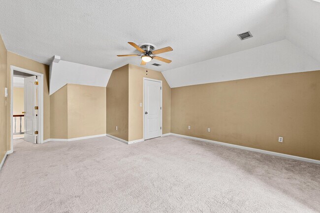 Building Photo - 15 Mulberry Ln