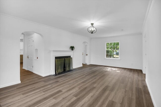 Building Photo - 1212 W Healey St