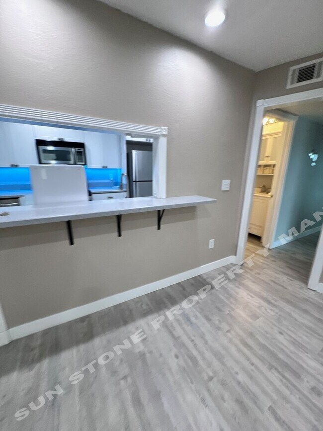 Building Photo - Highly Upgraded