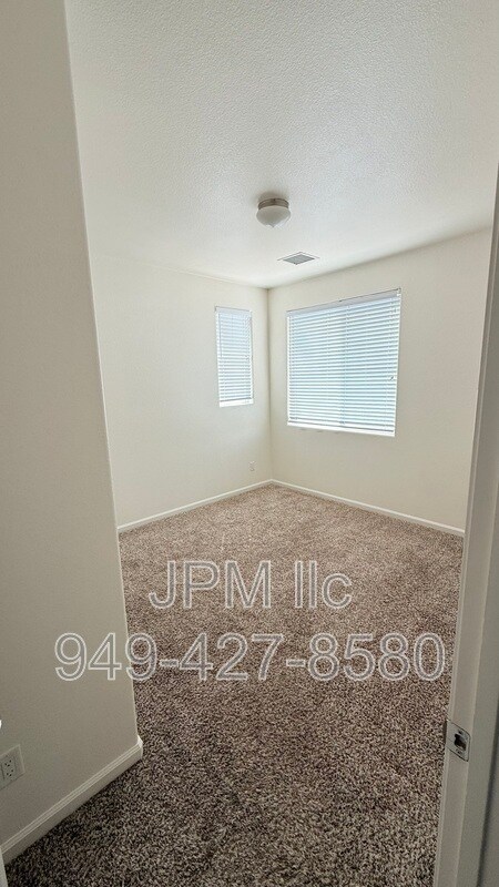 Building Photo - 2905 Show Jumper Ln