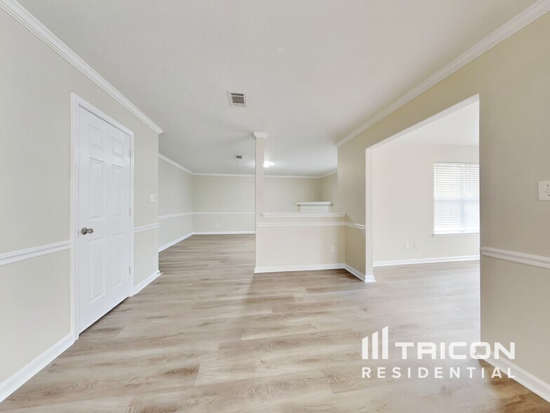 Building Photo - 6039 Reynolds Cir