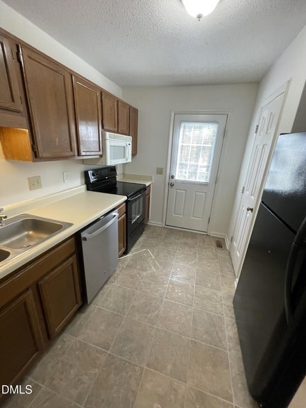 Building Photo - 121 Winners Cir