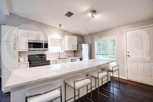 Building Photo - 5712 Hudson St