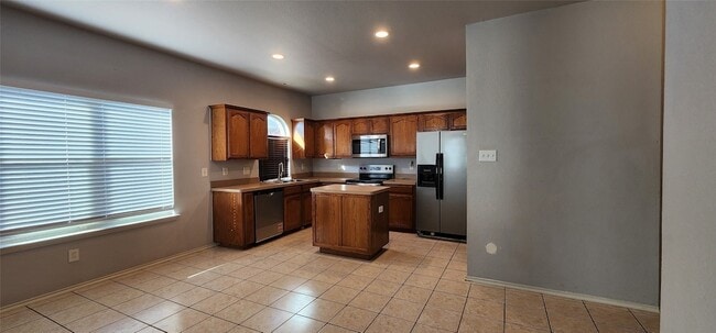 Building Photo - 1121 Beaverwood Ln