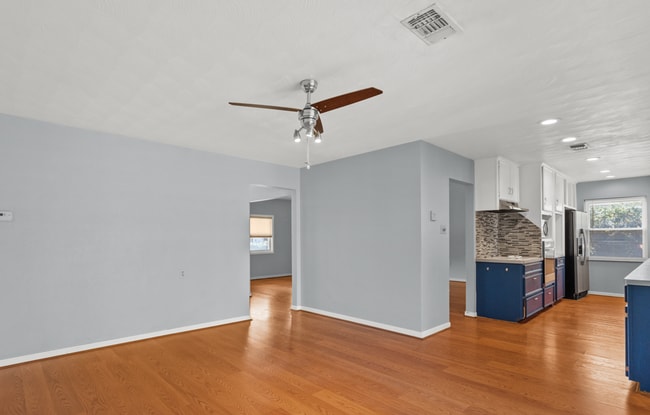 Building Photo - Great 3 Bedroom close to the Beach!