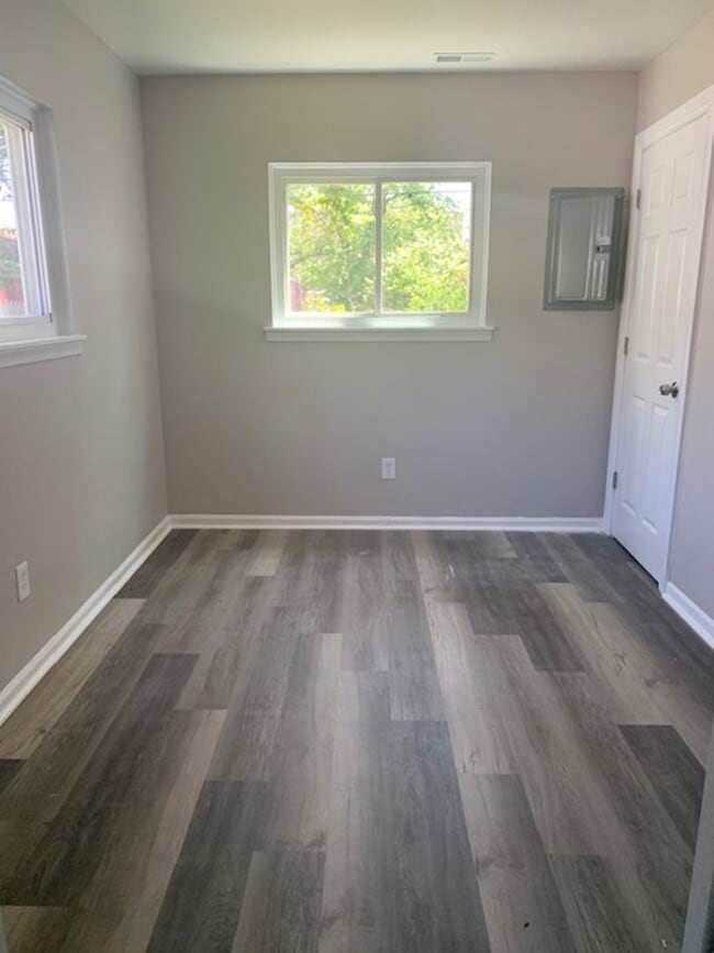 Building Photo - A Charm in Hazel Park