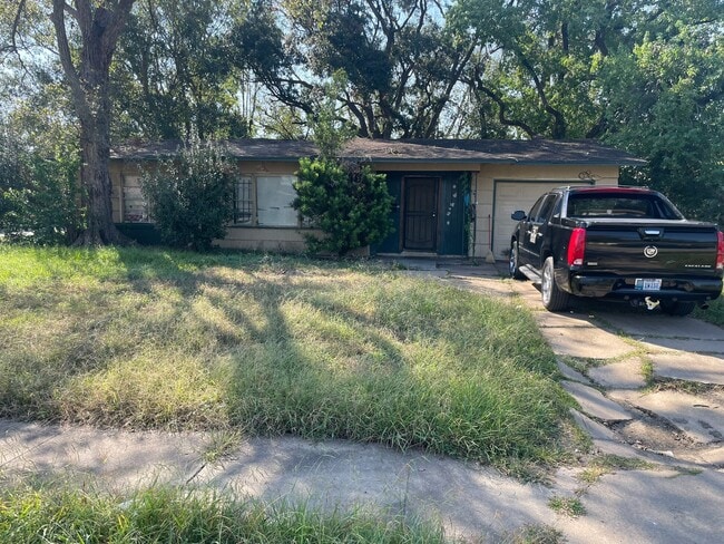 Building Photo - 5782 Belcrest St