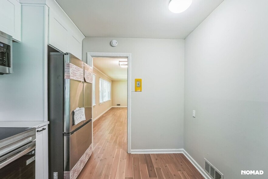 Building Photo - 2257 Collins Dr