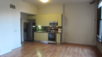 Building Photo - 460 S Spring St