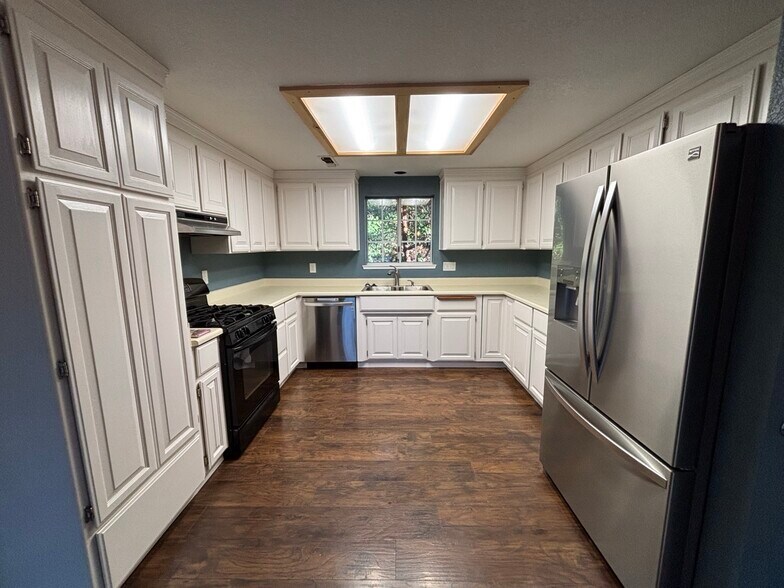 Building Photo - 3181 Hanson Hollow Rd