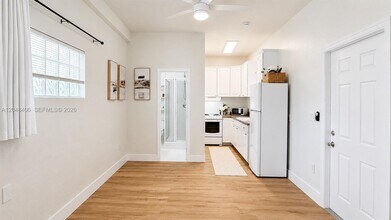 Building Photo - 1012 NE 17th Ct