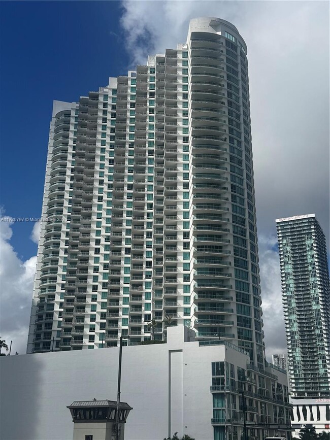 Building Photo - 350 S Miami Ave