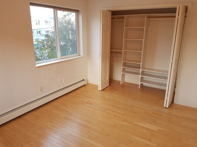 Building Photo - 1311 W 7th Ave