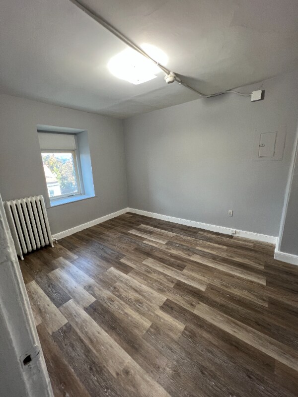 Building Photo - 806 Ferry St