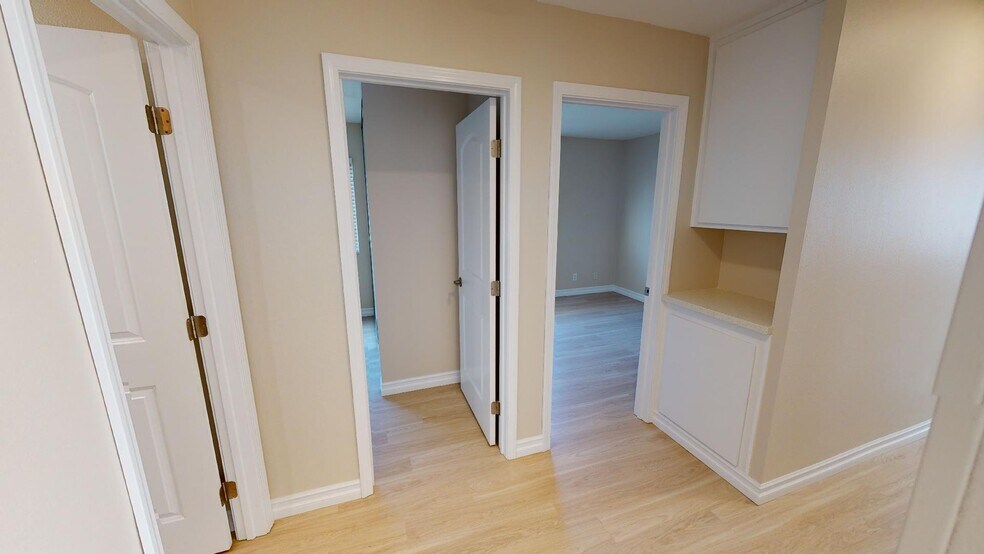 Building Photo - 89 Los Vientos Dr
