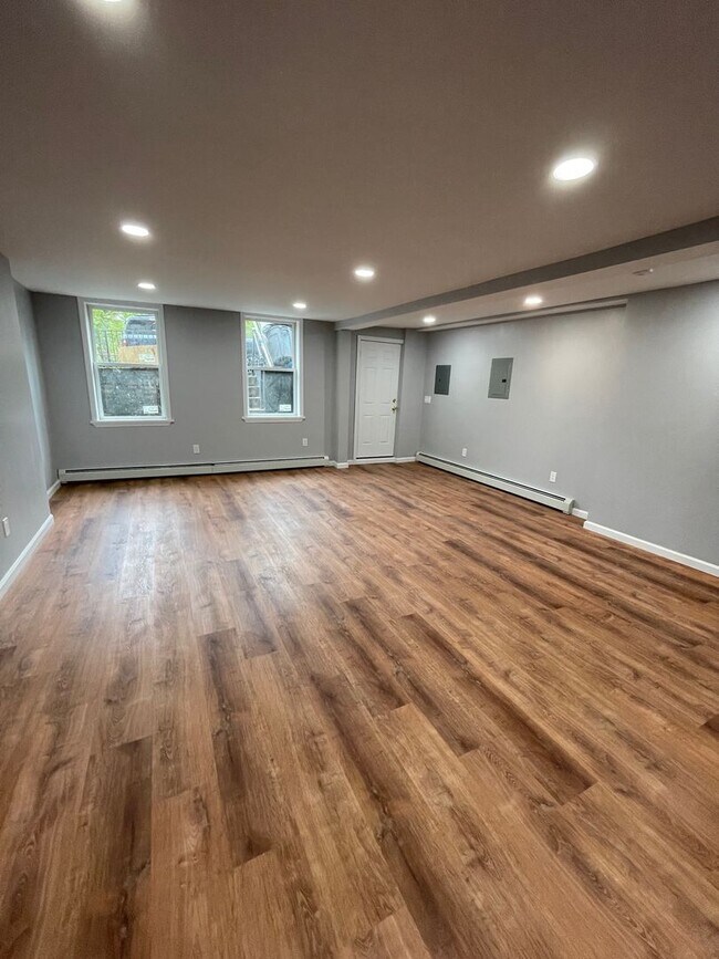 Building Photo - 156 South St