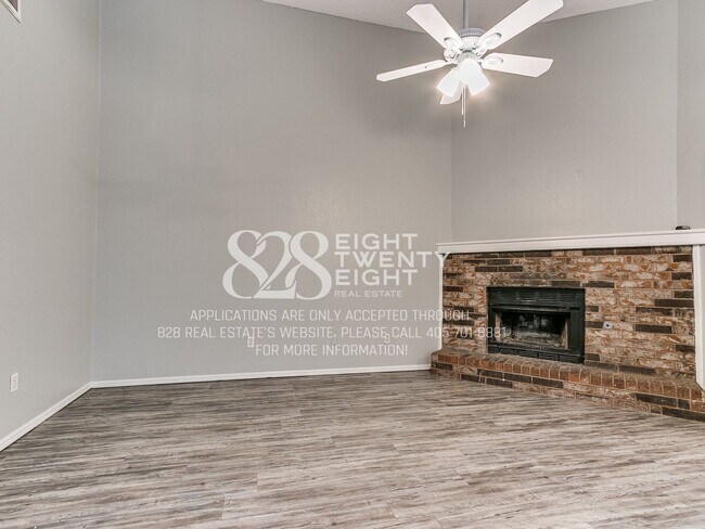 Building Photo - Now Touring & Available for Move in! 3 Bed/1.5 Bath Duplex in West Norman!